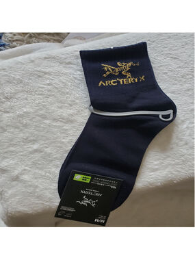 Men's Arc'teryx Crew Socks Size M 7-10 Navy and Gold